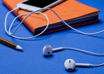 Como limpar fones de ouvido sem estragar?