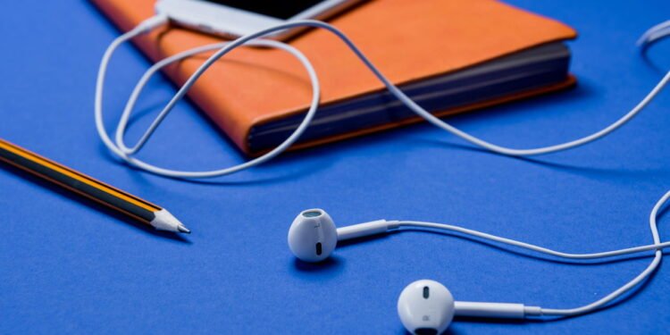 Fones de ouvido // Créditos: depositphotos.com / AndrewTovstyzhenko