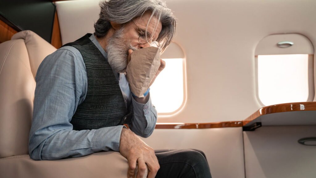 Como evitar enjoo durante o voo. Saiba o que fazer para evitar erros e se previnir