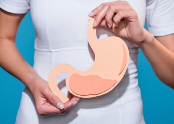 Por que o estômago faz barulho mesmo quando você não está com fome