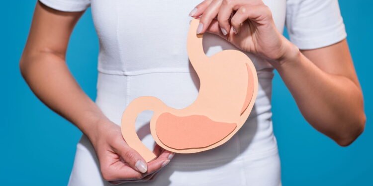 Por que o estômago faz barulho mesmo quando você não está com fome