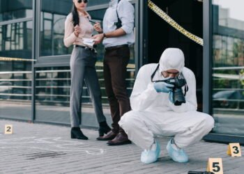 O que a Psicologia Forense diz sobre o caso do garoto que matou os pais por namorada virtual