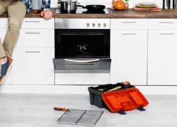 A função verdadeira da gaveta do forno que quase ninguém conhece