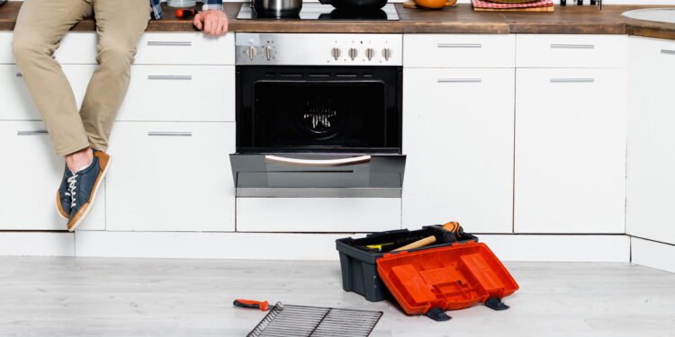 A função verdadeira da gaveta do forno que quase ninguém conhece