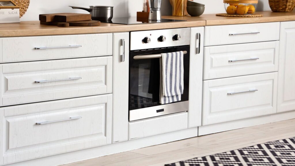 A função verdadeira da gaveta do forno que quase ninguém conhece