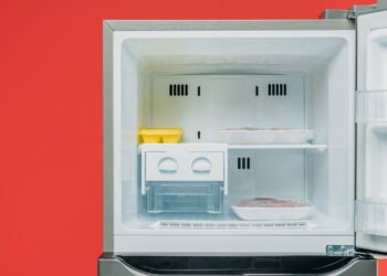 O melhor truque doméstico para acabar com o gelo do freezer