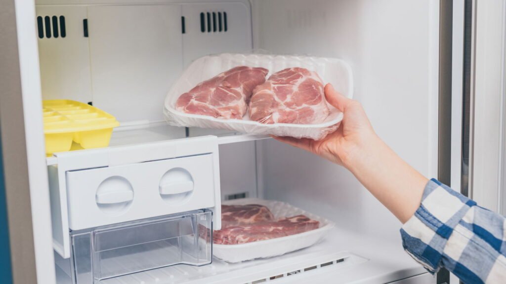 O melhor truque doméstico para acabar com o gelo do freezer