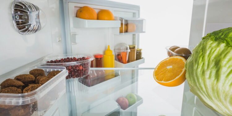 5 passos simples para limpar sua geladeira sem esforço