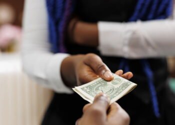 O que a psicologia diz sobre quem nunca deixa gorjeta