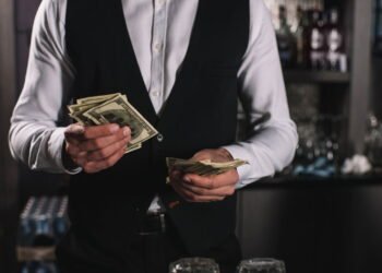 Por que algumas pessoas não Deixam Gorjeta? Entenda o que diz a psicologia