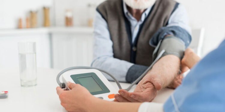 As 9 mudanças simples que ajudam a baixar a pressão arterial