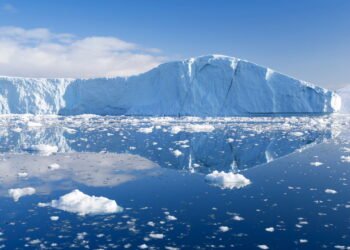 Maior iceberg do mundo começa a se partir e preocupa cientistas