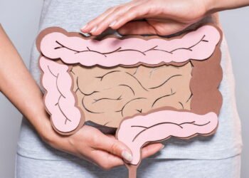 O chá noturno que cuida da flora intestinal e previne inchaço