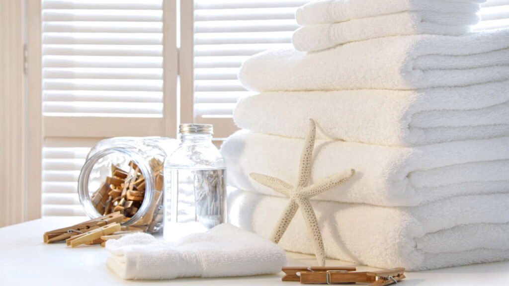 O truque caseiro que viralizou para salvar roupas brancas antigas