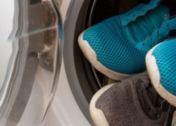 O que acontece com seus tênis quando você usa a máquina de lavar