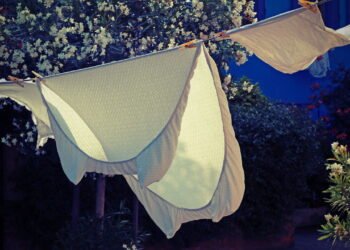 O jeito certo de lavar fronhas e lençóis e deixar sua cama impecável