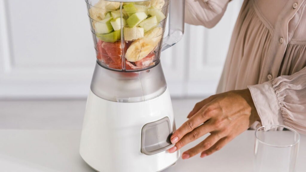 4 passos para limpar o liquidificador sem esforço nem sujeira