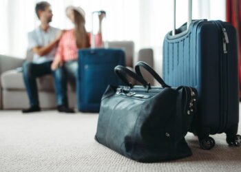 O melhor jeito de arrumar roupas na mala sem amassar