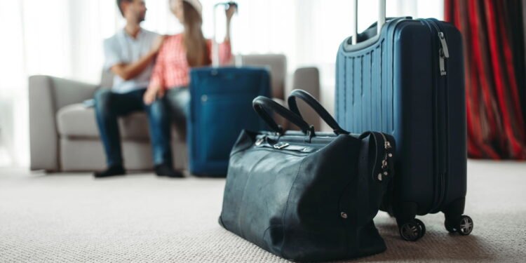 O melhor jeito de arrumar roupas na mala sem amassar