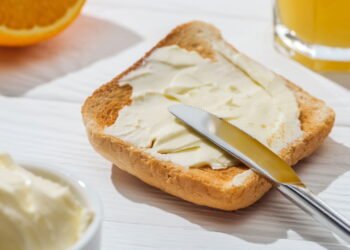 Com dois ingredientes você cria uma manteiga irresistível