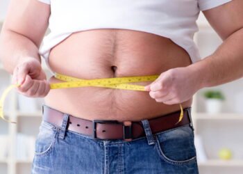 O que acontece com seu corpo quando você come à noite?