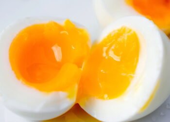 É seguro congelar ovo cozido? Veja passo a passo e como funciona