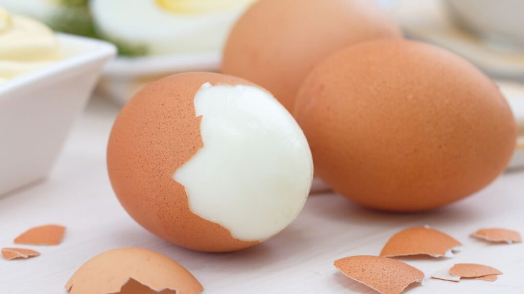 É seguro congelar ovo cozido? Veja passo a passo e como funciona