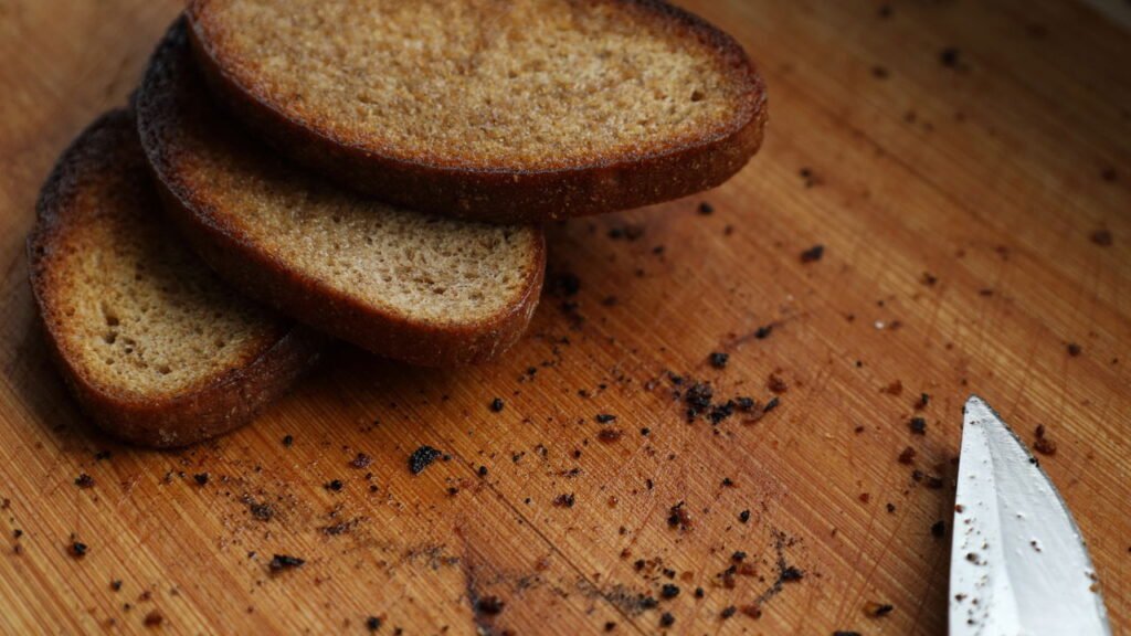 Não jogue o pão seco fora nunca mais, veja dicas de como reutilizar