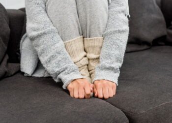 O melhor truque caseiro para aquecer os pés no frio