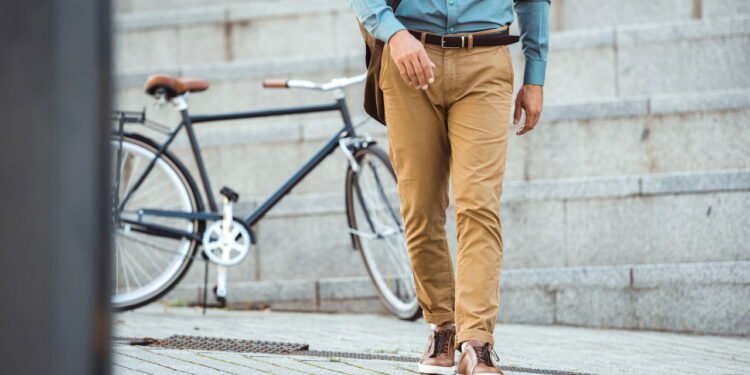 Pessoa caminhando - Créditos: depositphotos.com / VitalikRadko