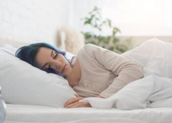 Veja por que você se sente mal depois de voltar para a cama para dormir aquela hora extra