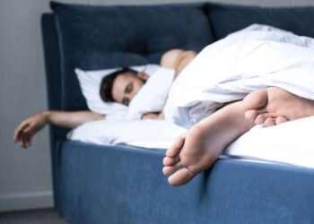 Descubra por que levantar da cama pode ajudar seu corpo a dormir melhor