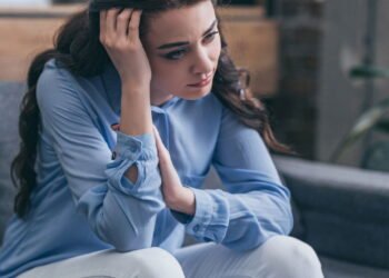 Frases que pessoas infelizes costumam dizer, segundo a psicologia