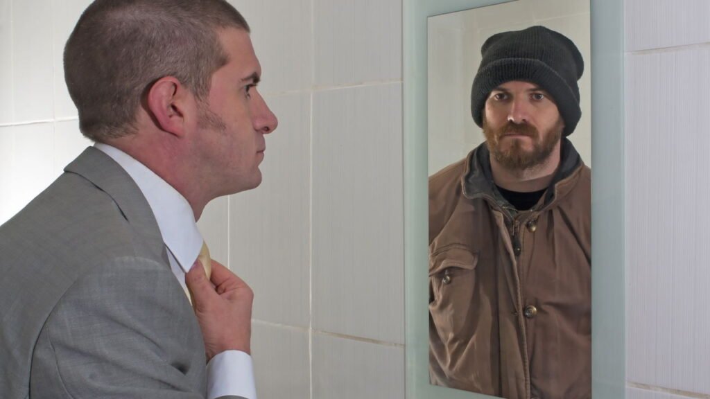 Você se acha bonito no espelho, mas feio nas fotos? Aqui está a explicação, segundo especialistas.