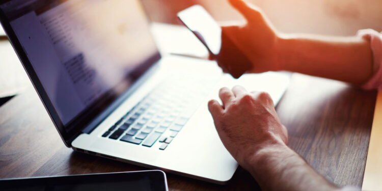 Esse é o pior hábito que você pode ter ao acordar