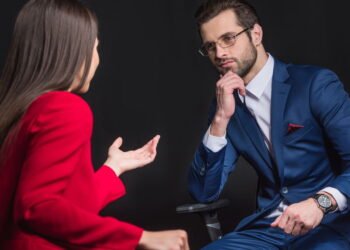 As cores que você precisa usar para ser uma pessoa respeitada