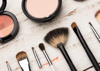 Veja como lavar! Seu pincel pode estar cheio de bactérias e você nem sabe