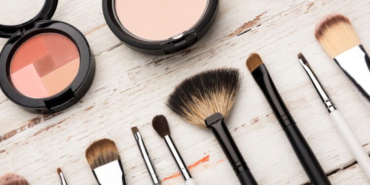 Veja como lavar! Seu pincel pode estar cheio de bactérias e você nem sabe