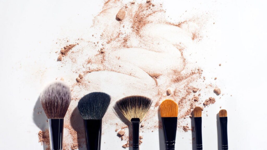 Veja como lavar! Seu pincel pode estar cheio de bactérias e você nem sabe