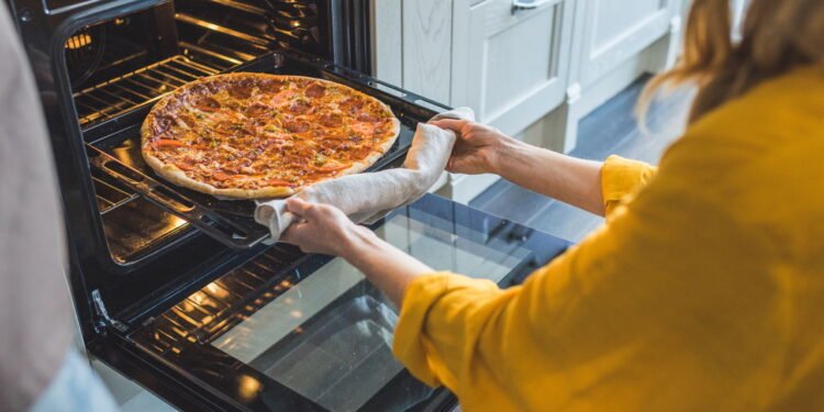 Pizza - Créditos: depositphotos.com / SashaKhalabuzar