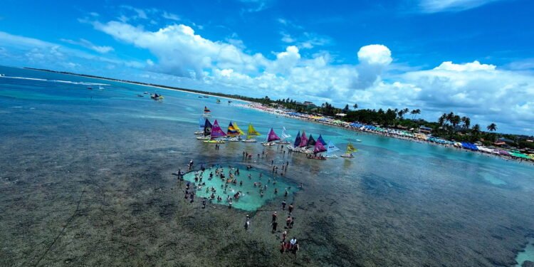 Essa praia pernambucana virou a queridinha do verão brasileiro