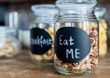 5 maneiras criativas de reutilizar frascos de vidro e economizar em casa