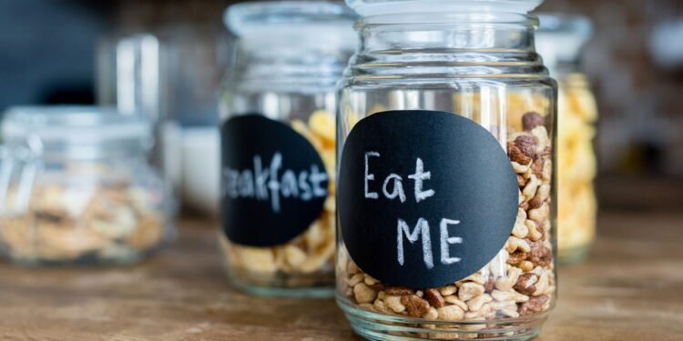 5 maneiras criativas de reutilizar frascos de vidro e economizar em casa