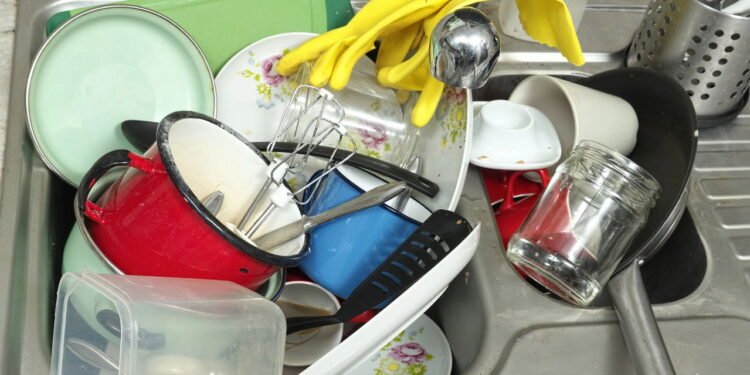 Louça para lavar // Créditos: depositphotos.com / pryzmat