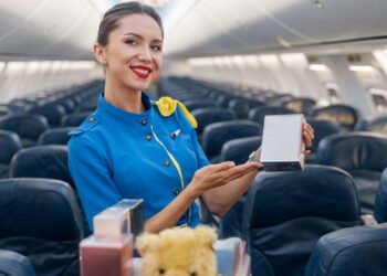 Posso levar presentes embrulhados no avião? Saiba o que é permitido para não ser barrado