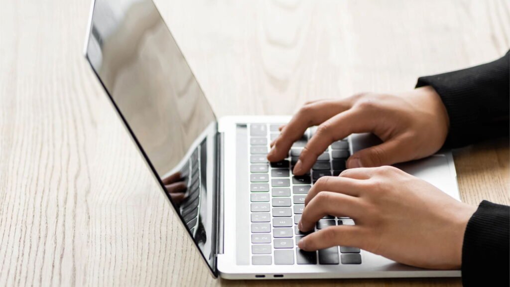 O erro que pais cometem e que pode expor seus filhos na internet