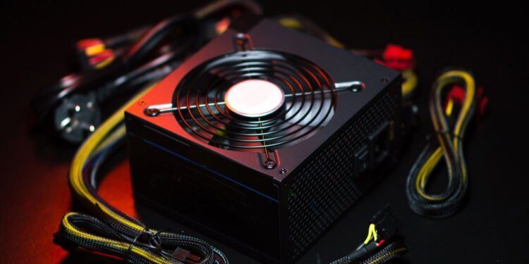 Fonte de alimentação (PSU) //  Créditos: depositphotos.com / yuraoleynik87@gmail.com