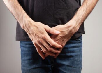 Dor silenciosa que tira atletas de campo preocupa profissionais do futebol