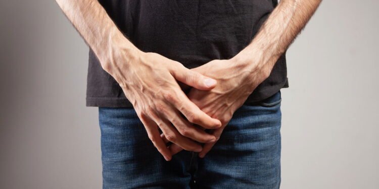 Dor silenciosa que tira atletas de campo preocupa profissionais do futebol