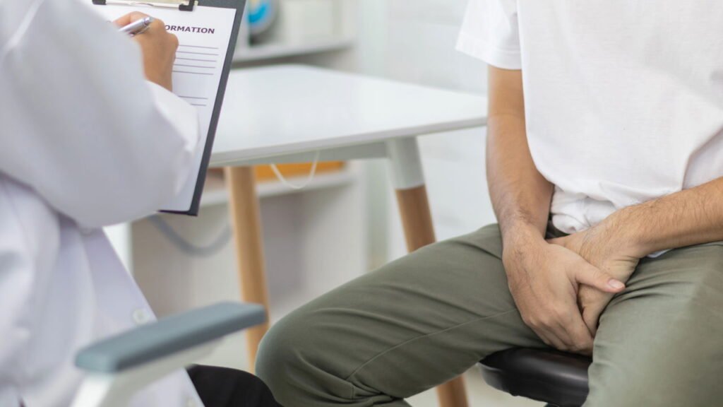 Dor silenciosa que tira atletas de campo preocupa profissionais do futebol